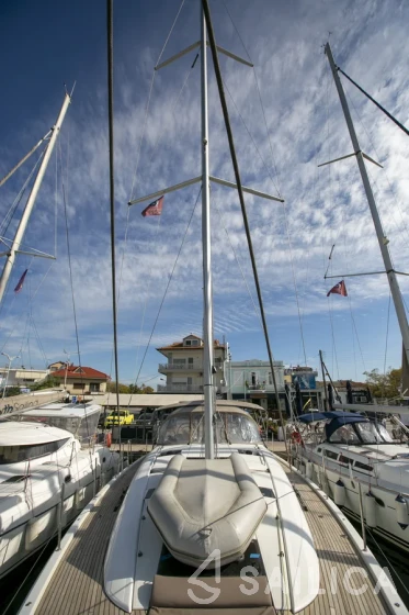 Jeanneau 54 - Yacht Charter Sailica