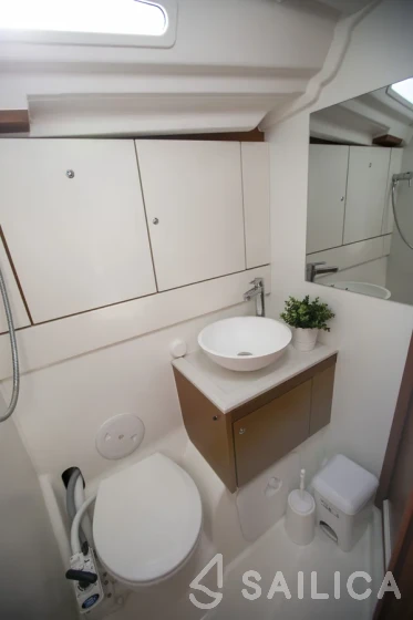 Jeanneau 54 - Yacht Charter Sailica