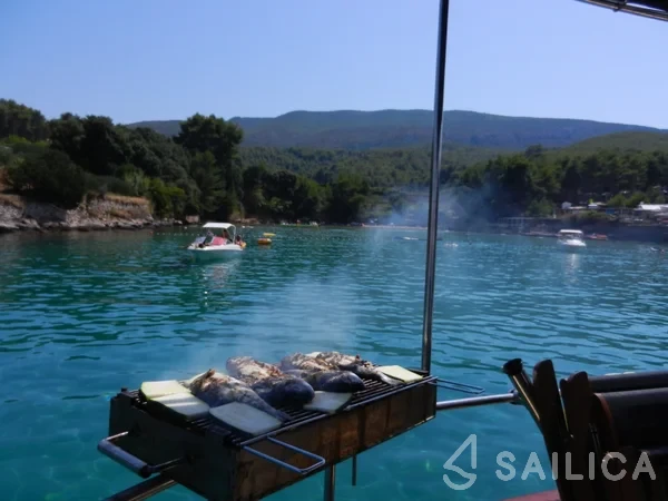 Leut - Yacht Charter Sailica