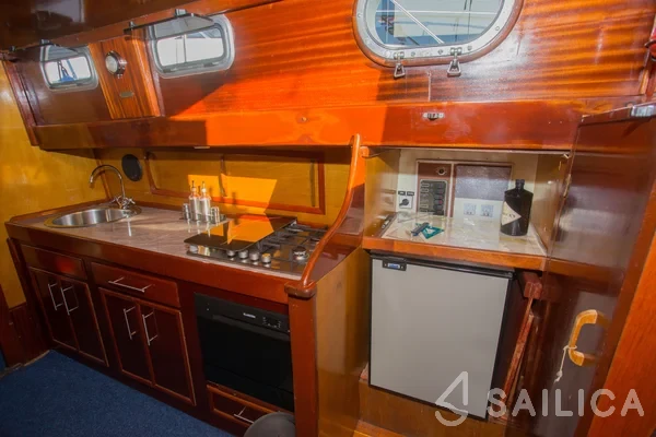 Leut - Yacht Charter Sailica