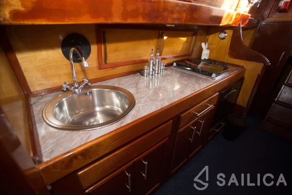 Leut - Yacht Charter Sailica
