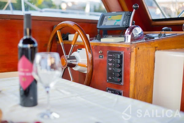 Leut - Yacht Charter Sailica