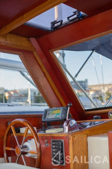 Leut - Yacht Charter Sailica
