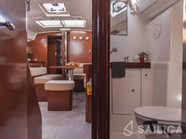 Oceanis 43 - Yacht Charter Sailica