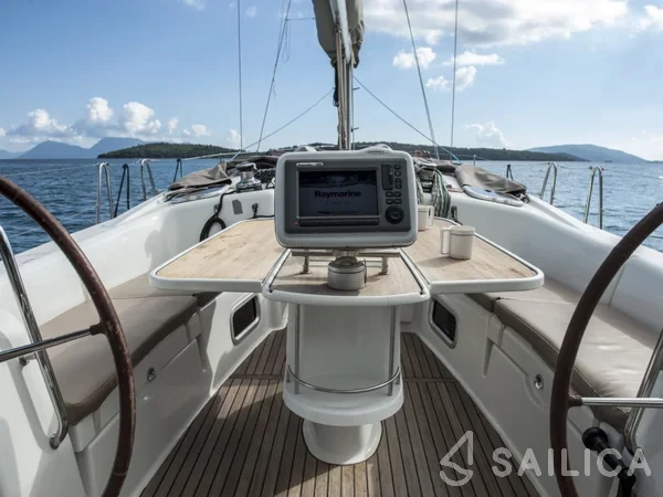 Oceanis 43 - Yacht Charter Sailica