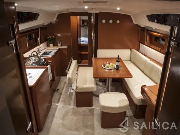 Oceanis 43 - Yacht Charter Sailica