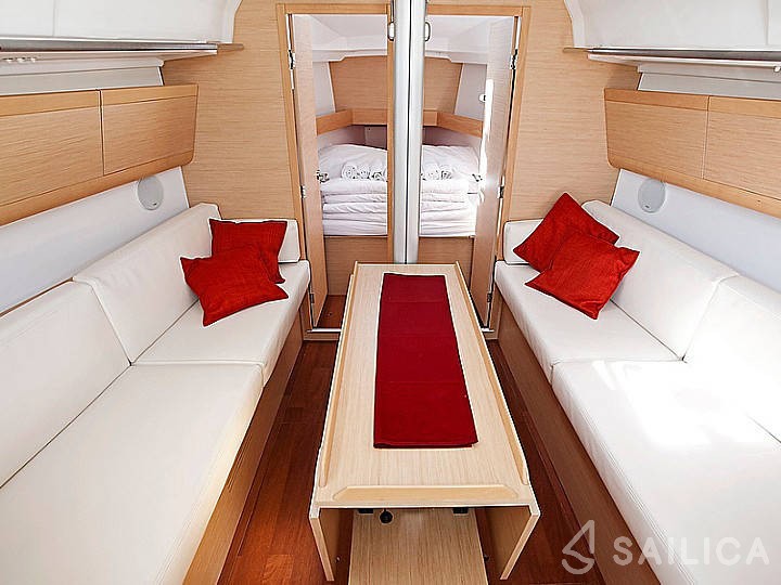 First 35 - Yacht Charter Sailica