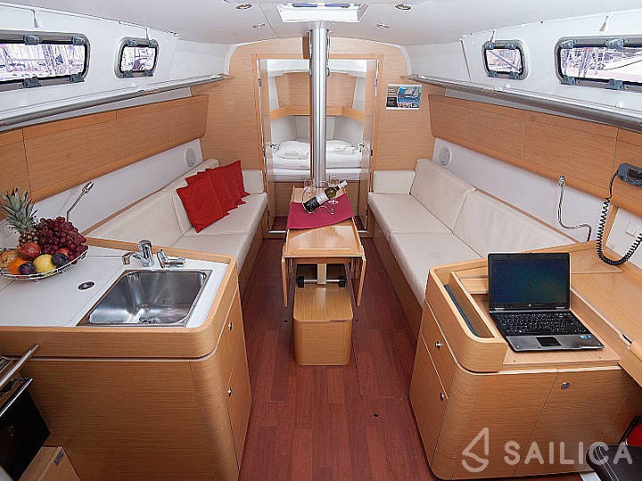 First 35 - Yacht Charter Sailica