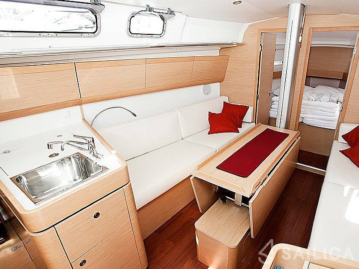 First 35 - Yacht Charter Sailica