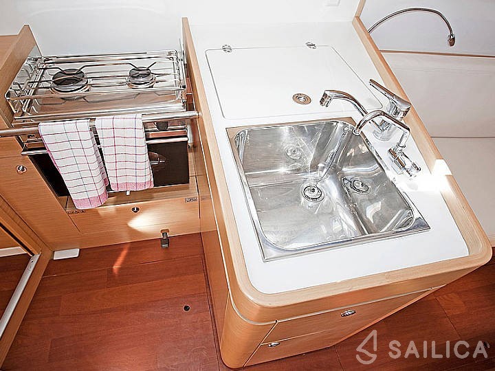 First 35 - Yacht Charter Sailica