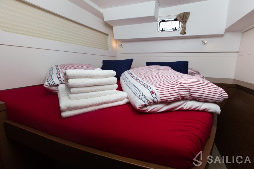 Lagoon 40 - Yacht Charter Sailica