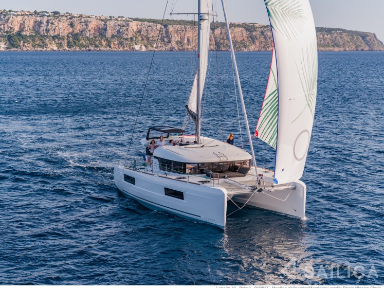 Lagoon 40 - Yacht Charter Sailica