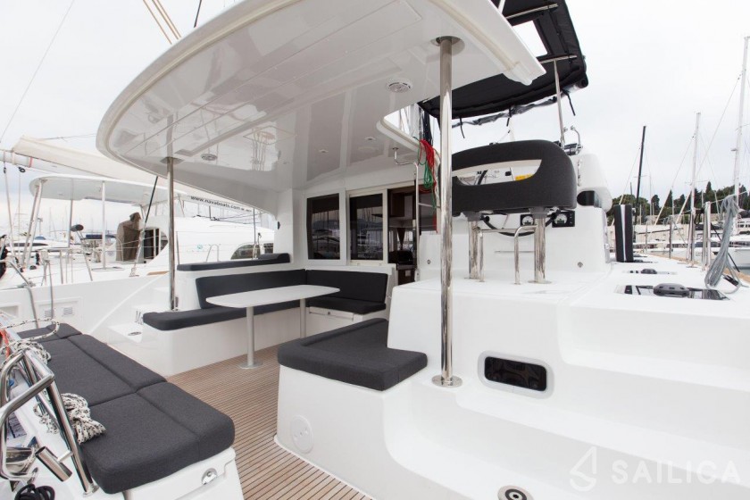 Lagoon 40 - Yacht Charter Sailica