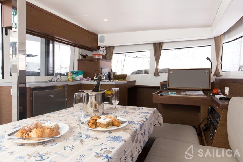 Lagoon 40 - Yacht Charter Sailica