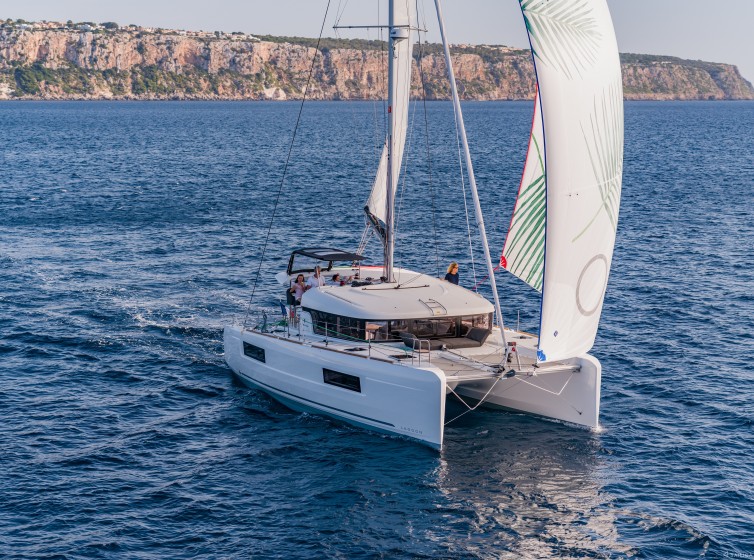 Lagoon 40 - Yacht Charter Sailica