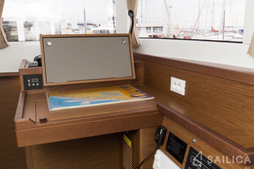 Lagoon 40 - Yacht Charter Sailica