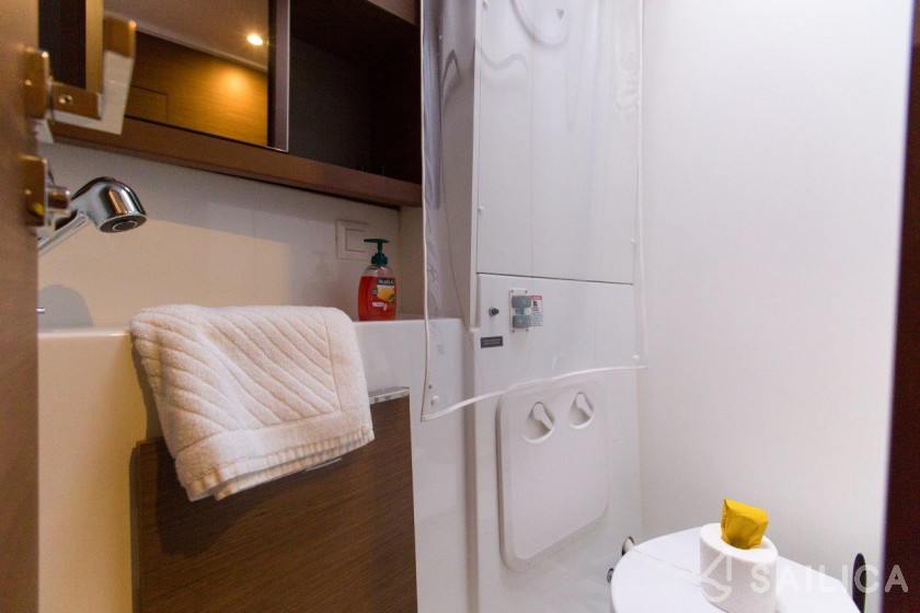Lagoon 40 - Yacht Charter Sailica