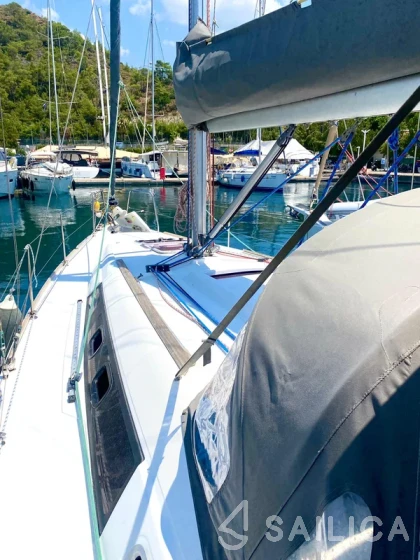 Oceanis 34 - Yacht Charter Sailica