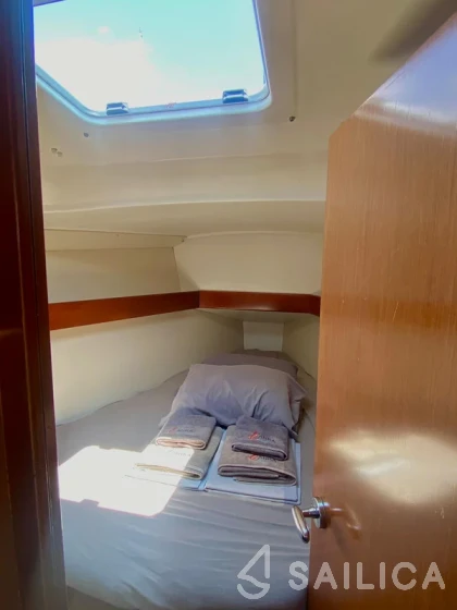 Oceanis 34 - Yacht Charter Sailica