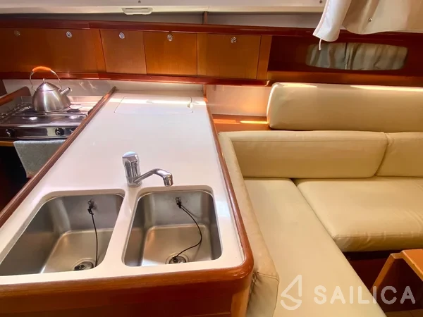 Oceanis 34 - Yacht Charter Sailica