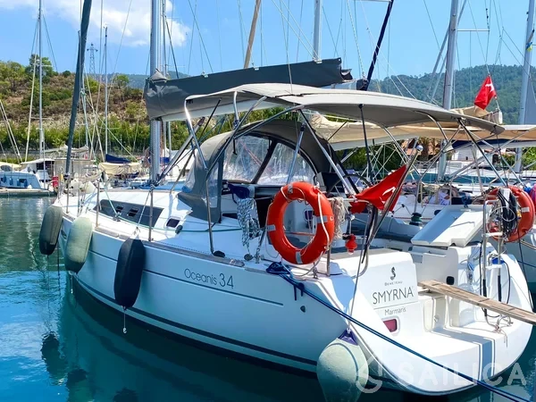 Oceanis 34 - Yacht Charter Sailica