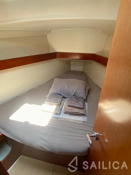 Oceanis 34 - Yacht Charter Sailica