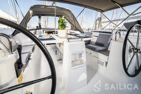 Oceanis 38.1 - Yacht Charter Sailica