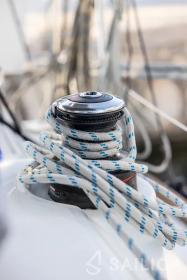 Oceanis 38.1 - Yacht Charter Sailica