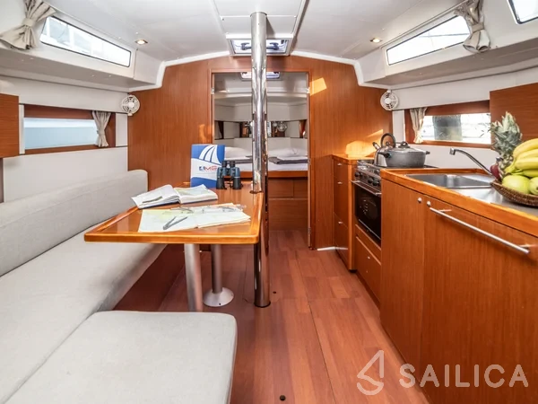 Oceanis 38.1 - Yacht Charter Sailica