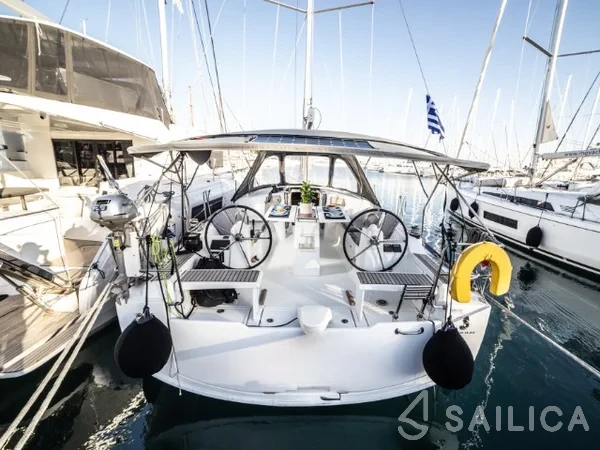 Oceanis 38.1 - Yacht Charter Sailica