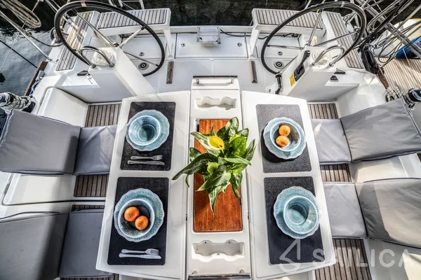 Oceanis 38.1 - Yacht Charter Sailica