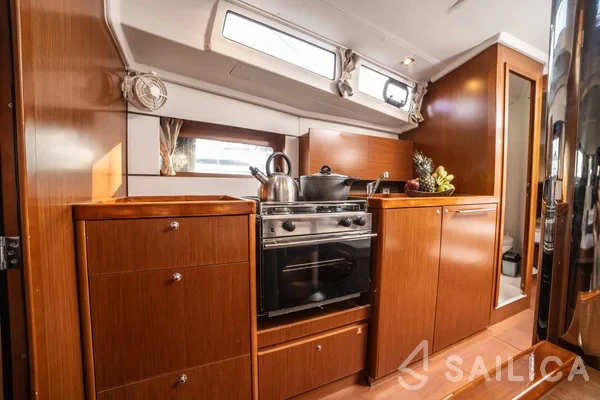 Oceanis 38.1 - Yacht Charter Sailica