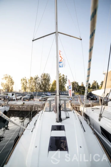 Oceanis 38.1 - Yacht Charter Sailica