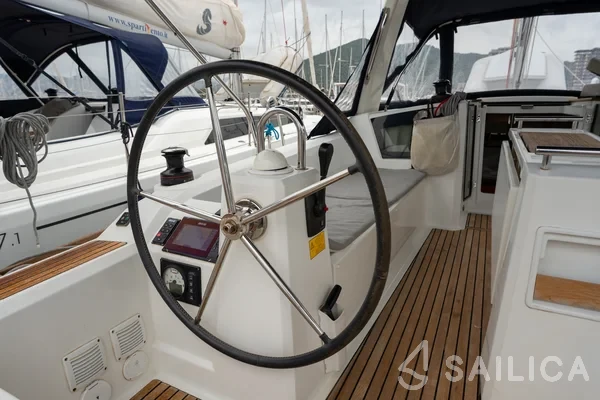 Oceanis 38.1 - Yacht Charter Sailica