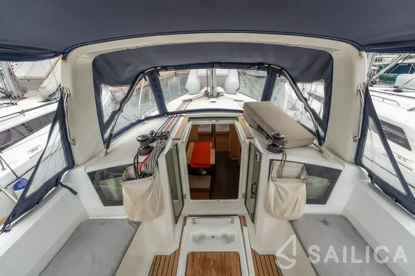 Oceanis 38.1 - Yacht Charter Sailica