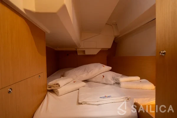 Oceanis 38.1 - Yacht Charter Sailica