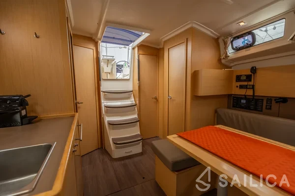 Oceanis 38.1 - Yacht Charter Sailica