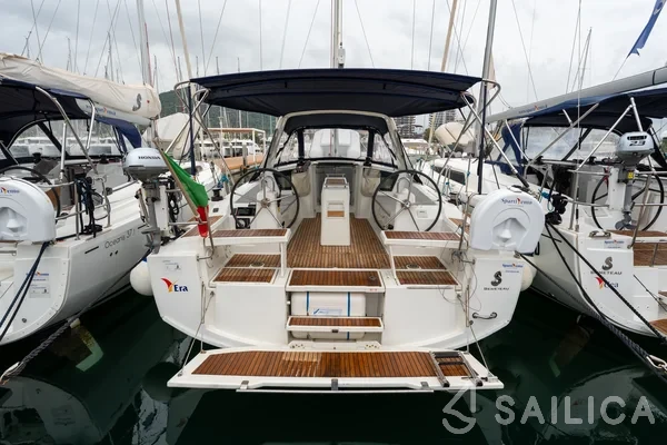 Oceanis 38.1 - Yacht Charter Sailica