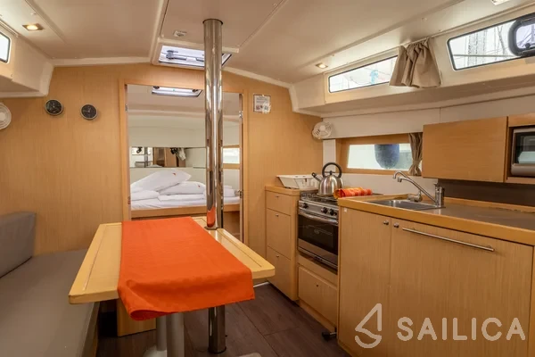 Oceanis 38.1 - Yacht Charter Sailica