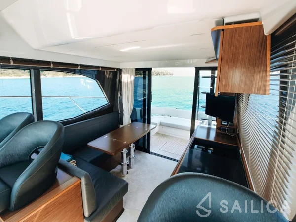 Bavaria R40 FLY - Yacht Charter Sailica