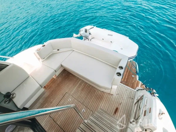 Bavaria R40 FLY - Yacht Charter Sailica
