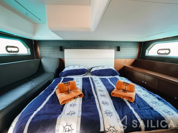 Bavaria R40 FLY - Yacht Charter Sailica