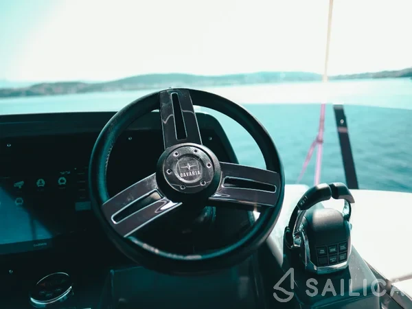 Bavaria R40 FLY - Yacht Charter Sailica