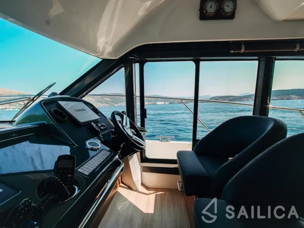 Bavaria R40 FLY - Yacht Charter Sailica