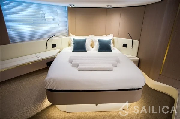 Azimut 55 - Yacht Charter Sailica
