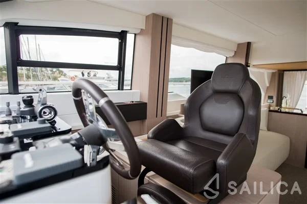 Azimut 55 - Yacht Charter Sailica
