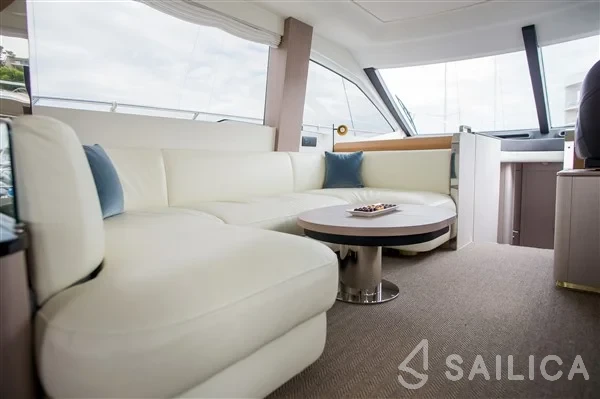 Azimut 55 - Yacht Charter Sailica