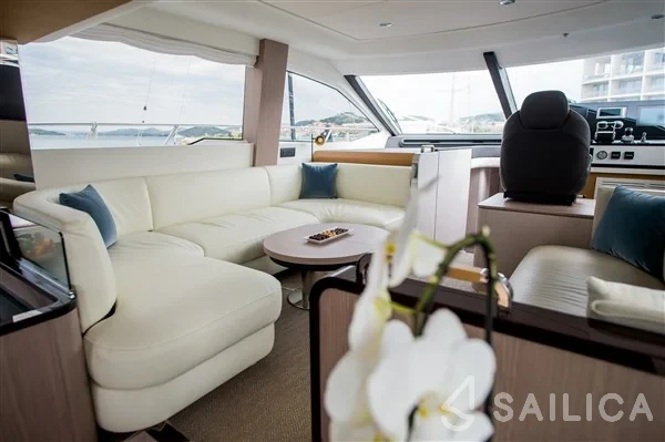Azimut 55 - Yacht Charter Sailica