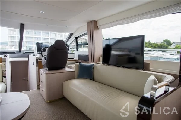 Azimut 55 - Yacht Charter Sailica