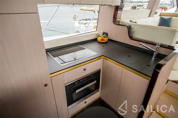 Azimut 55 - Yacht Charter Sailica